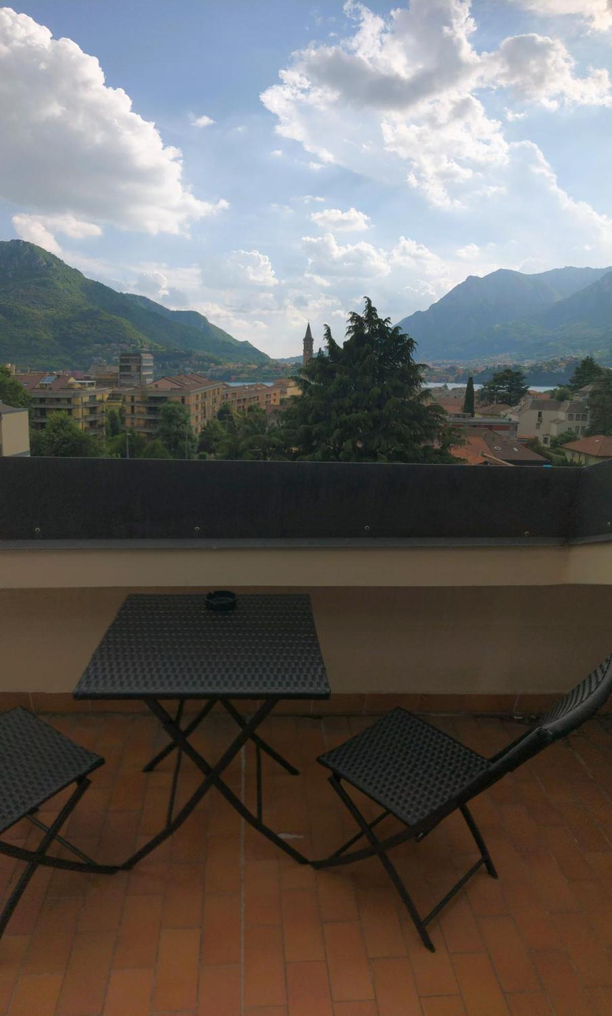 Bright Penthouse Close To Center With Terrace And Lake View Lecco Esterno foto