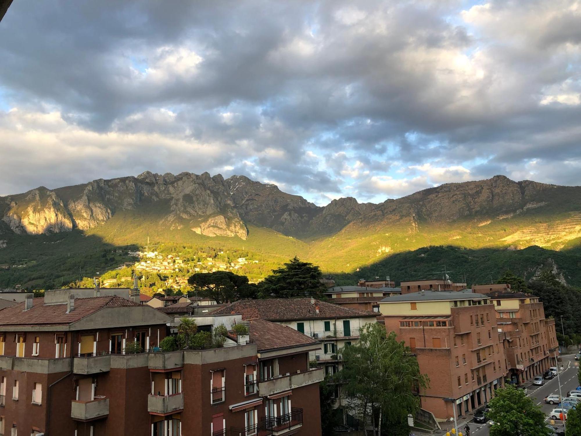 Bright Penthouse Close To Center With Terrace And Lake View Lecco Esterno foto